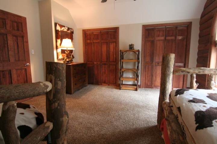 Room 2 of 27