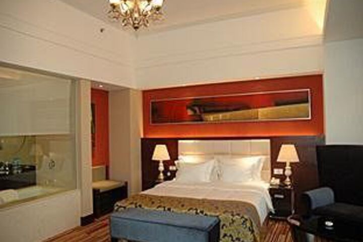Room 7 of 24