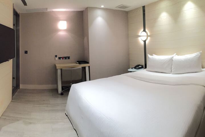 Room 30 of 64
