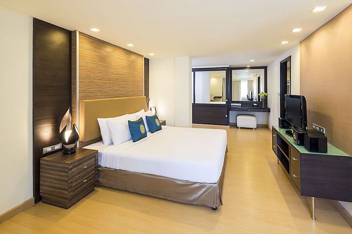 Room 15 of 83