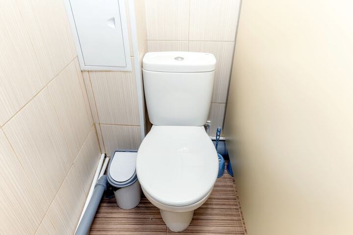 Room 4 of 16