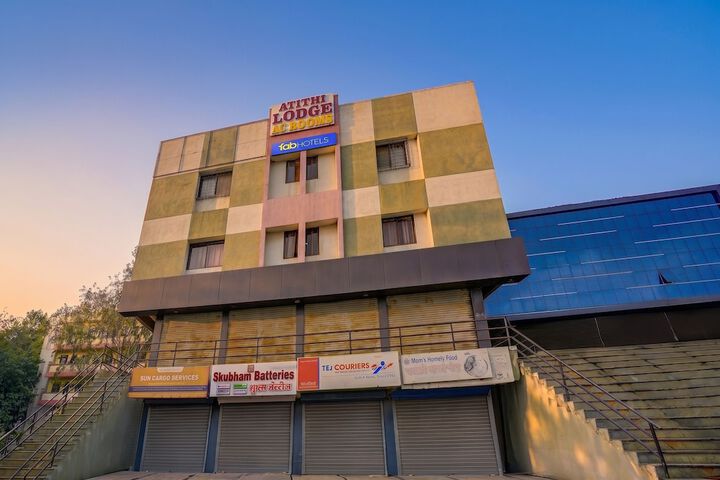 FabHotel Wagholi Inn