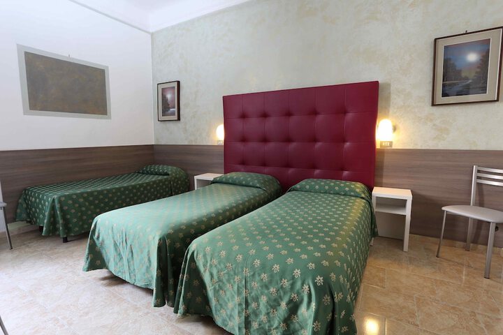 Room 8 of 34