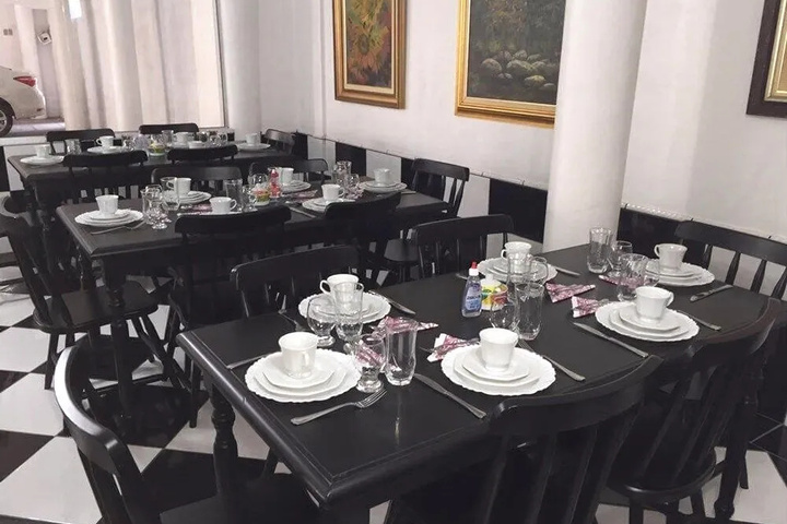 Dining 18 of 19