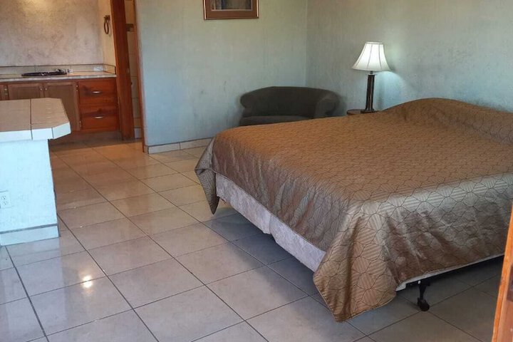 Room 17 of 33