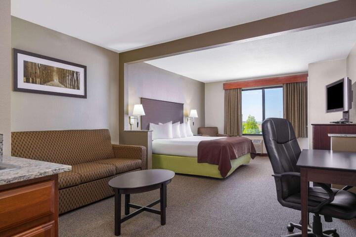 1 King Bed (8 of 9)