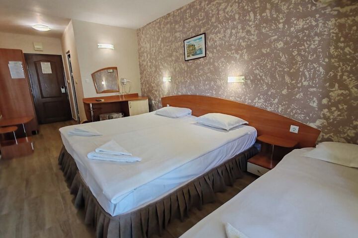 Room 8 of 13
