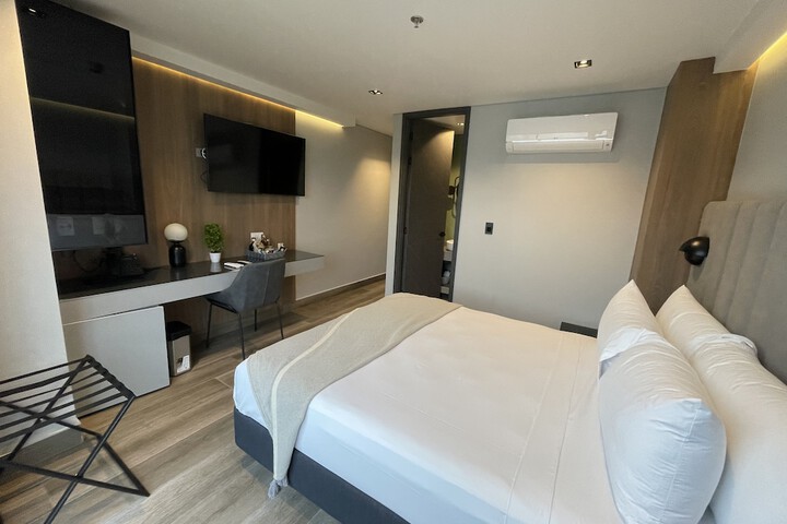Room 11 of 26