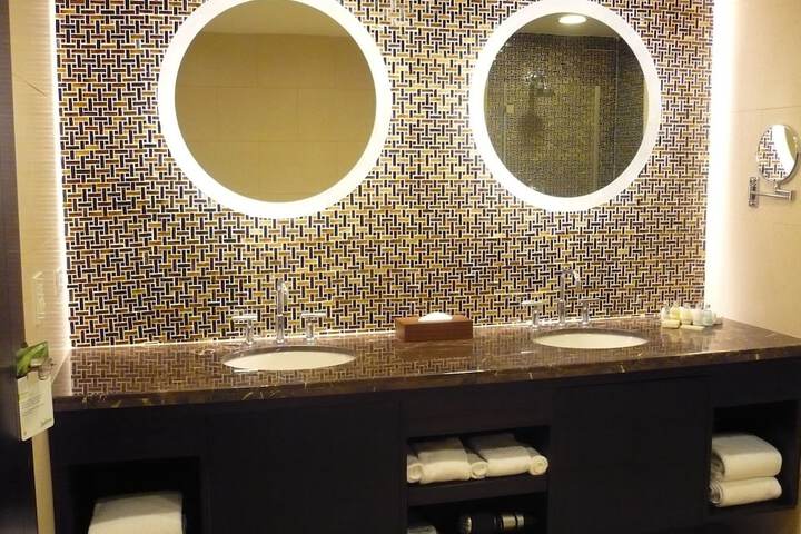 Room 61 of 230