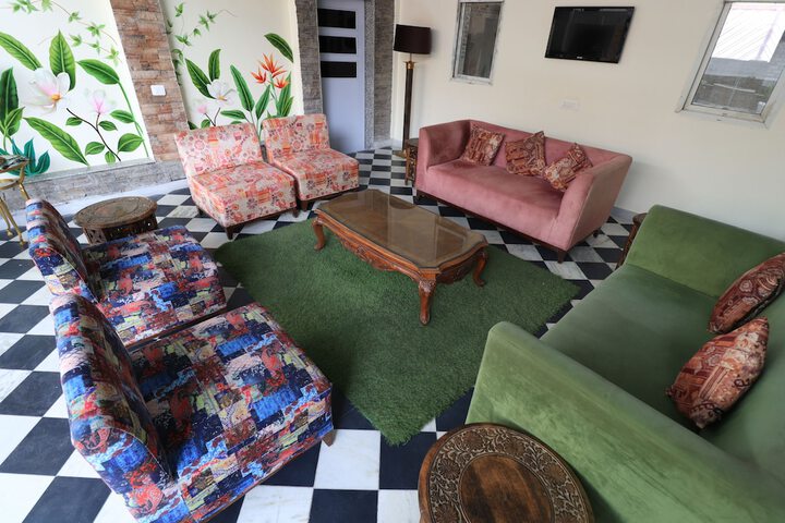 Room 10 of 32