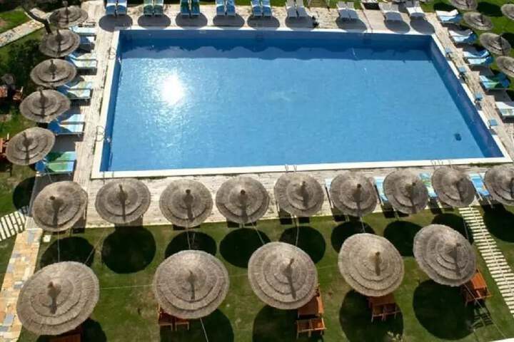 Pool 13 of 17