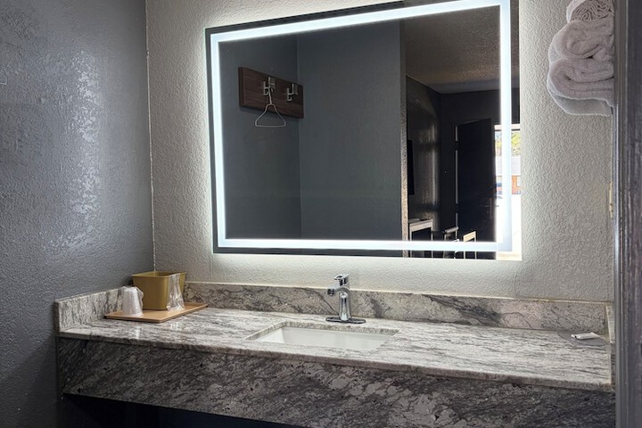 Room 12 of 18