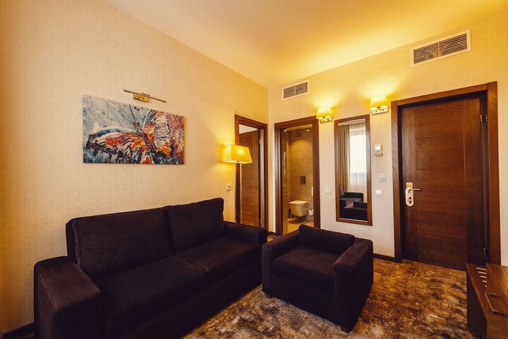 Room 21 of 32