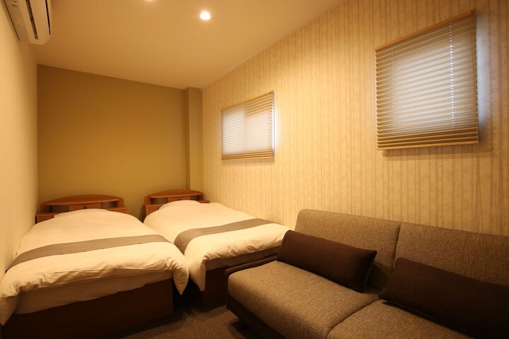 Room 7 of 37