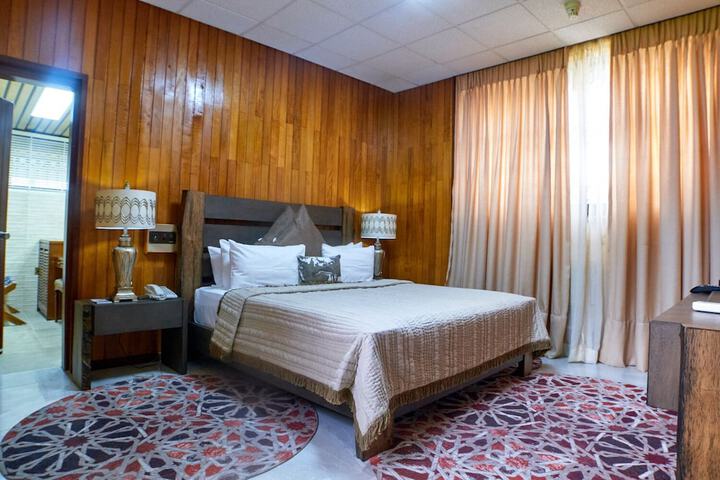 Room 6 of 38