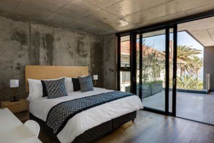 Room 10 of 28