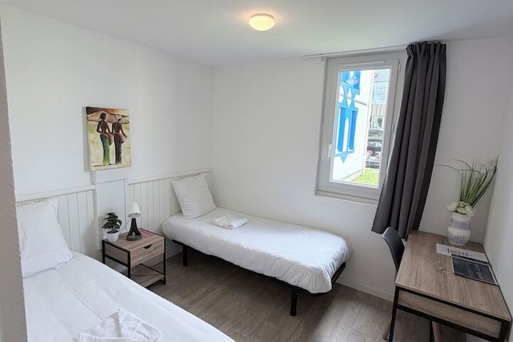 Room 7 of 16