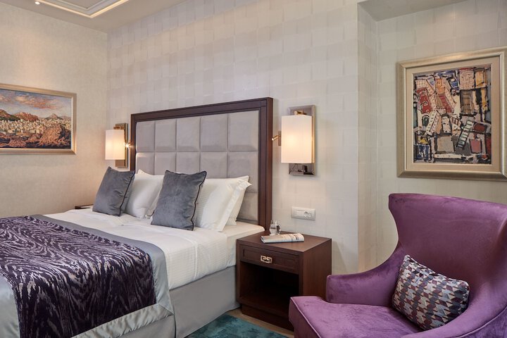 Room 5 of 91