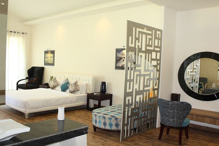 Room 4 of 65