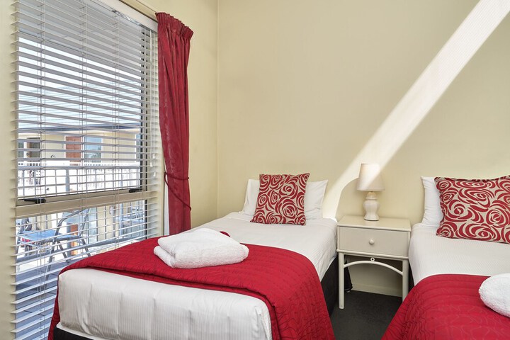 Room 15 of 48