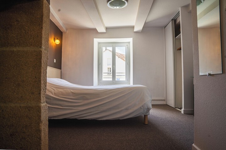 Room 6 of 16