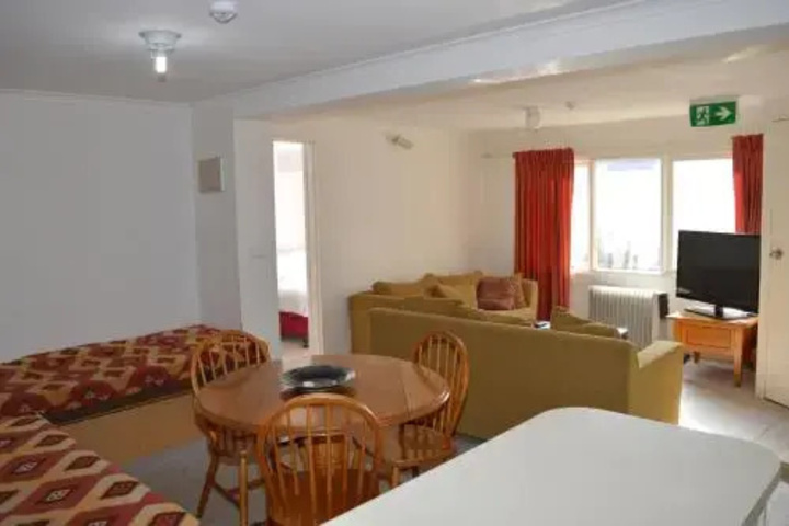 Room 2 of 10