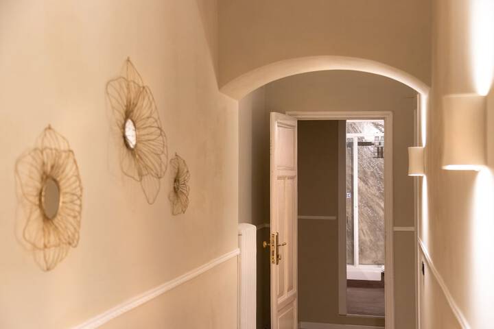 Room 11 of 28
