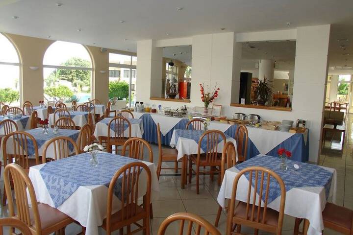 Dining 16 of 29