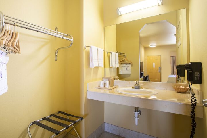 Bathroom sink