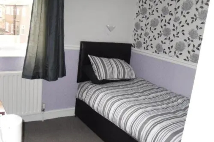 Room 6 of 17