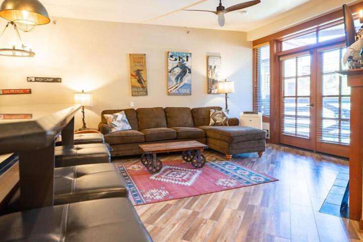 1 Bedroom Condo King Bed Sofa (114 of 154)