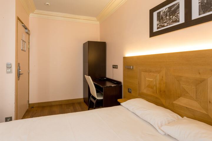 Room 16 of 39