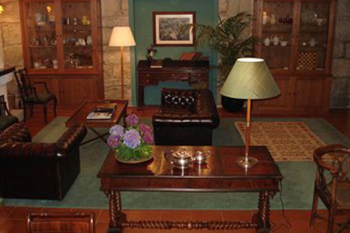 Lounge 35 of 80