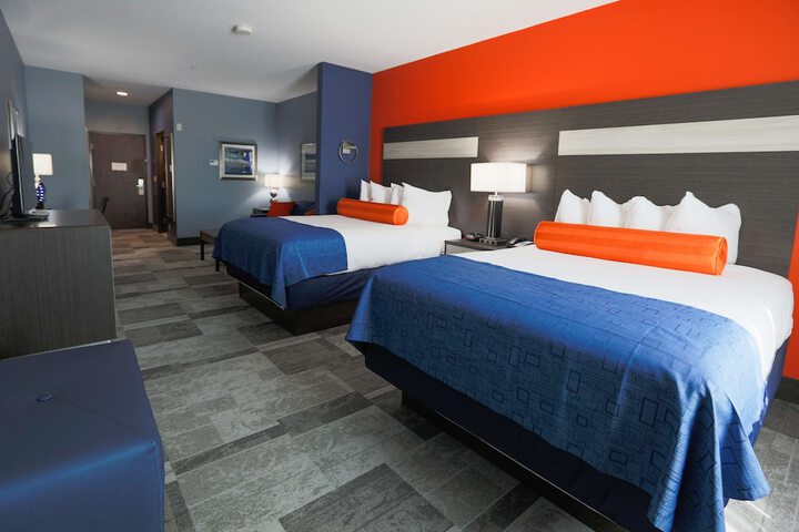 Suite 1 King Bed Kitchenette Microwave and Refrigerator Pillowtop Bed Sofa Bed Full Breakfast (17 of 23)