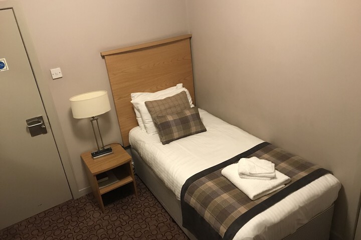 Room 7 of 38