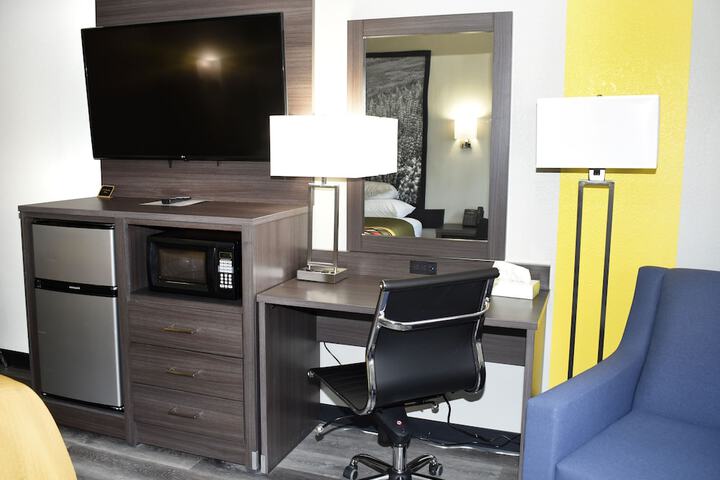 Room 8 of 38