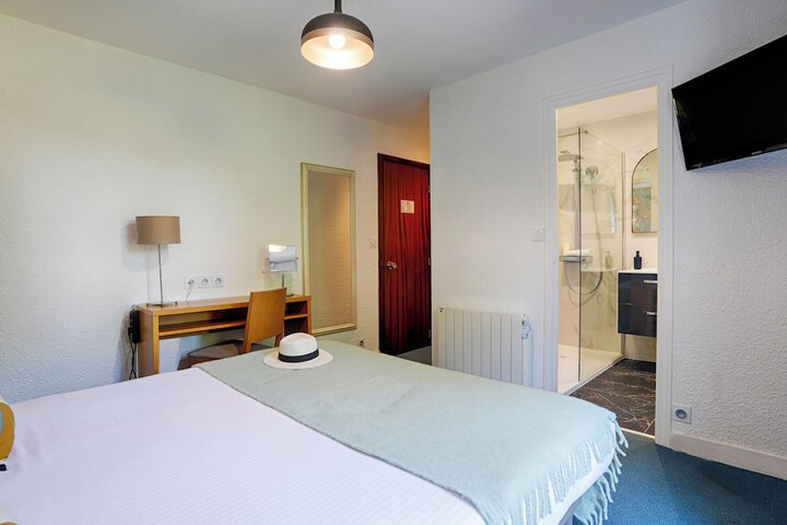 Room 52 of 191