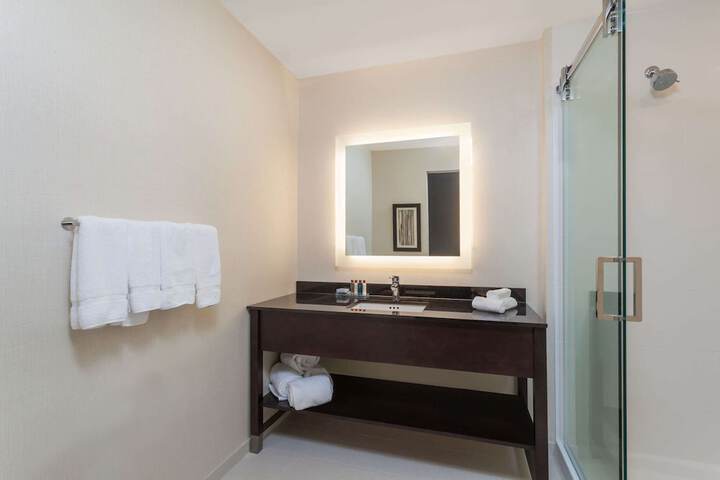 Room 6 of 16
