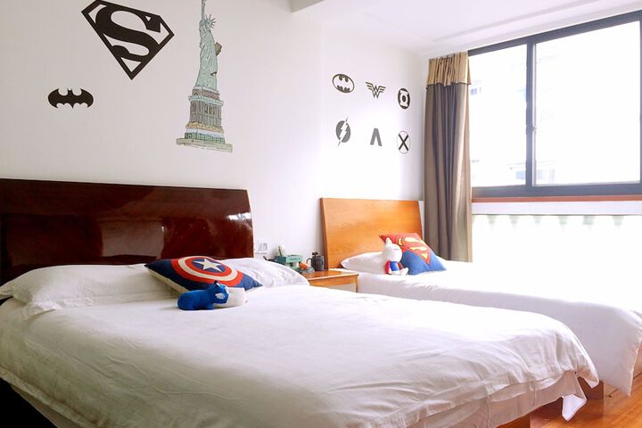 Room 2 of 32