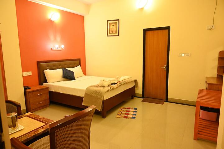 Room 9 of 27