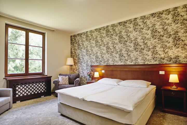Room 7 of 90