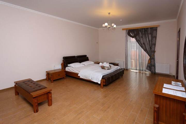 Room 11 of 43