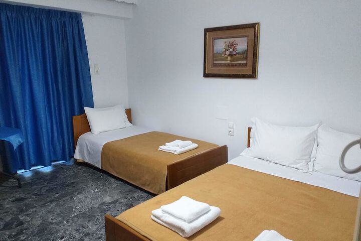 Room 3 of 76