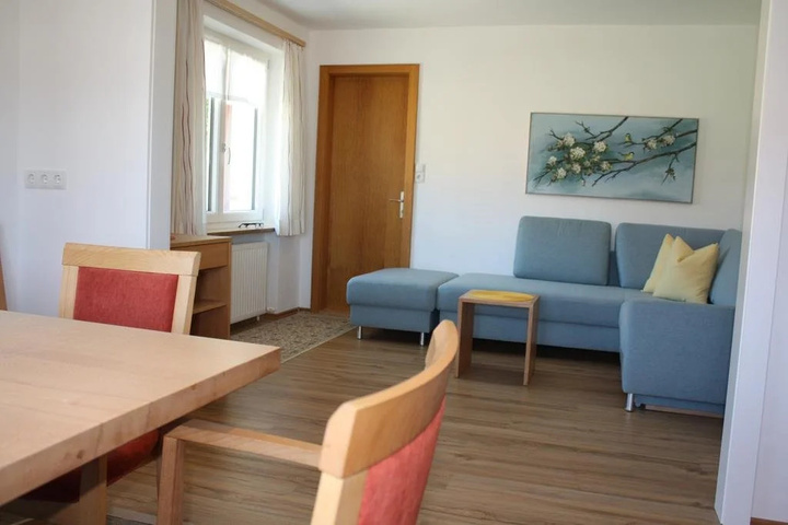 Room 4 of 8
