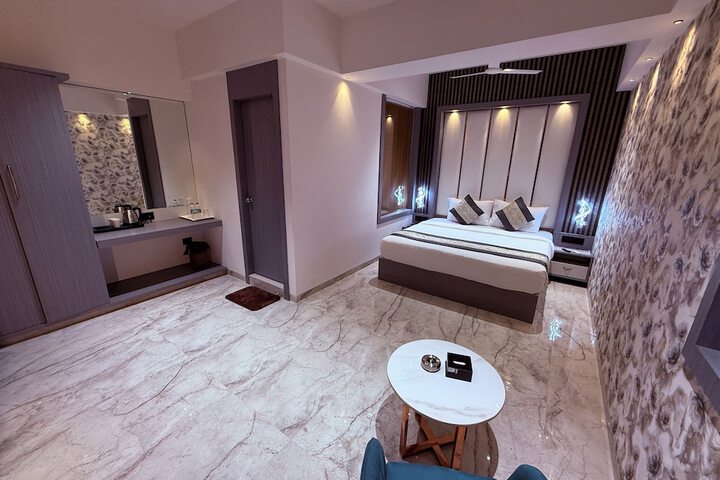 Room 33 of 74