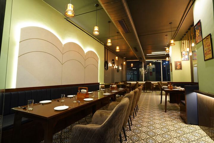 Dining 62 of 76