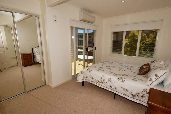 Room 5 of 11