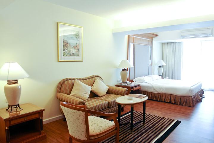 Room 5 of 37
