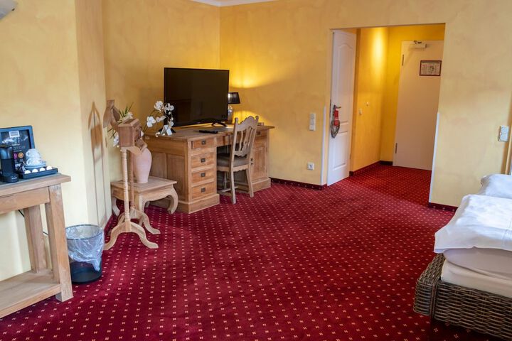 Room 9 of 43
