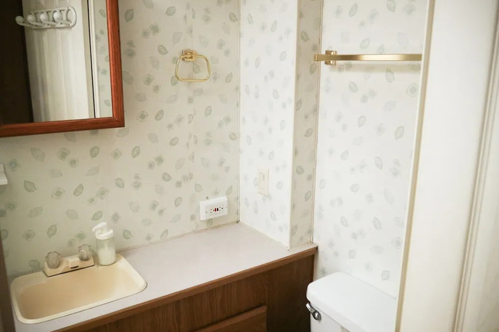 Room 8 of 20